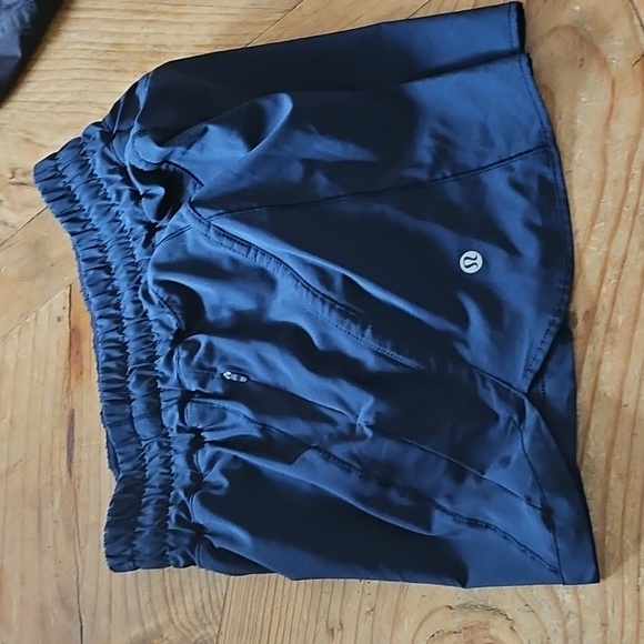 Lululemon High Waisted Stretch Lined Work Out Shorts Size 4 Dark Navy Blue - Picture 7 of 9